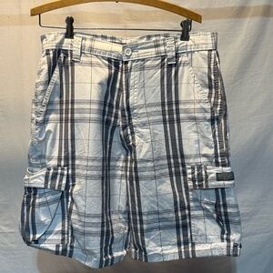 Wrangler Cargo Shorts. White Plaid Size 34, 100%cotton
